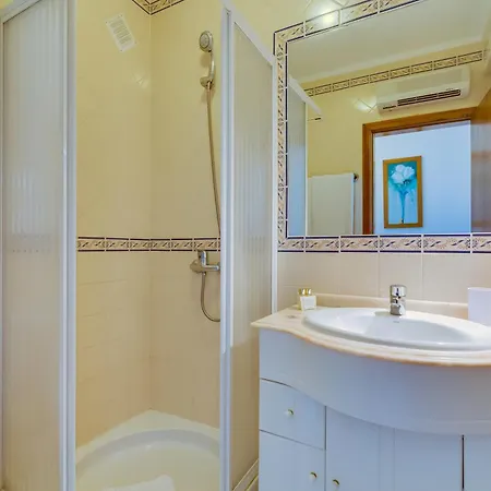 Melias, 2 Quartos E Piscina, Vilamoura * Quarteira